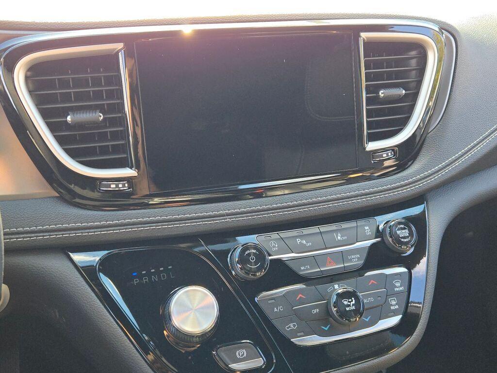 new 2026 Chrysler Pacifica car, priced at $40,392