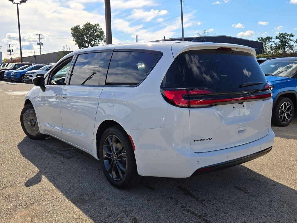 new 2026 Chrysler Pacifica car, priced at $40,392