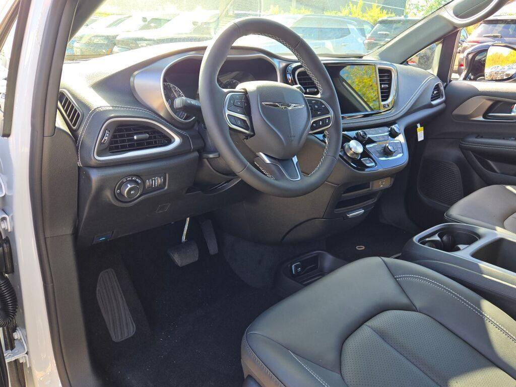 new 2026 Chrysler Pacifica car, priced at $40,392