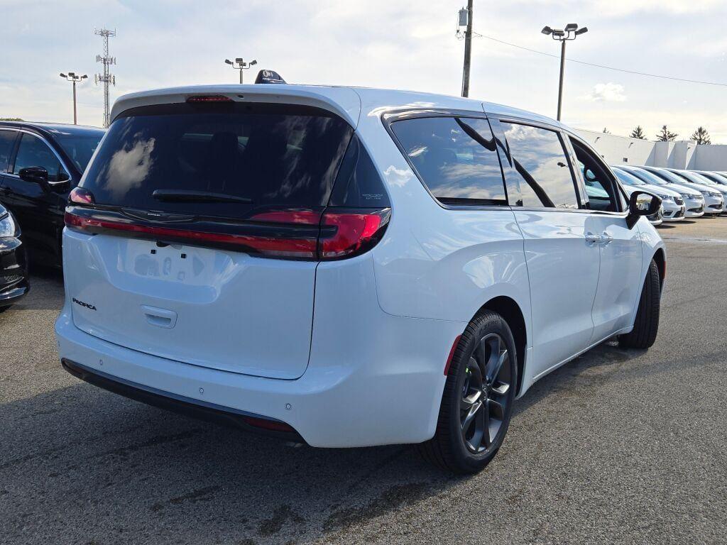 new 2026 Chrysler Pacifica car, priced at $40,392