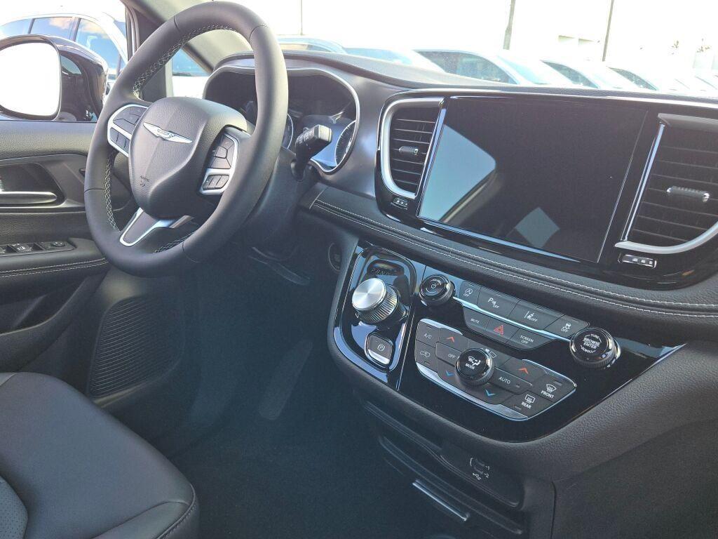 new 2026 Chrysler Pacifica car, priced at $40,392