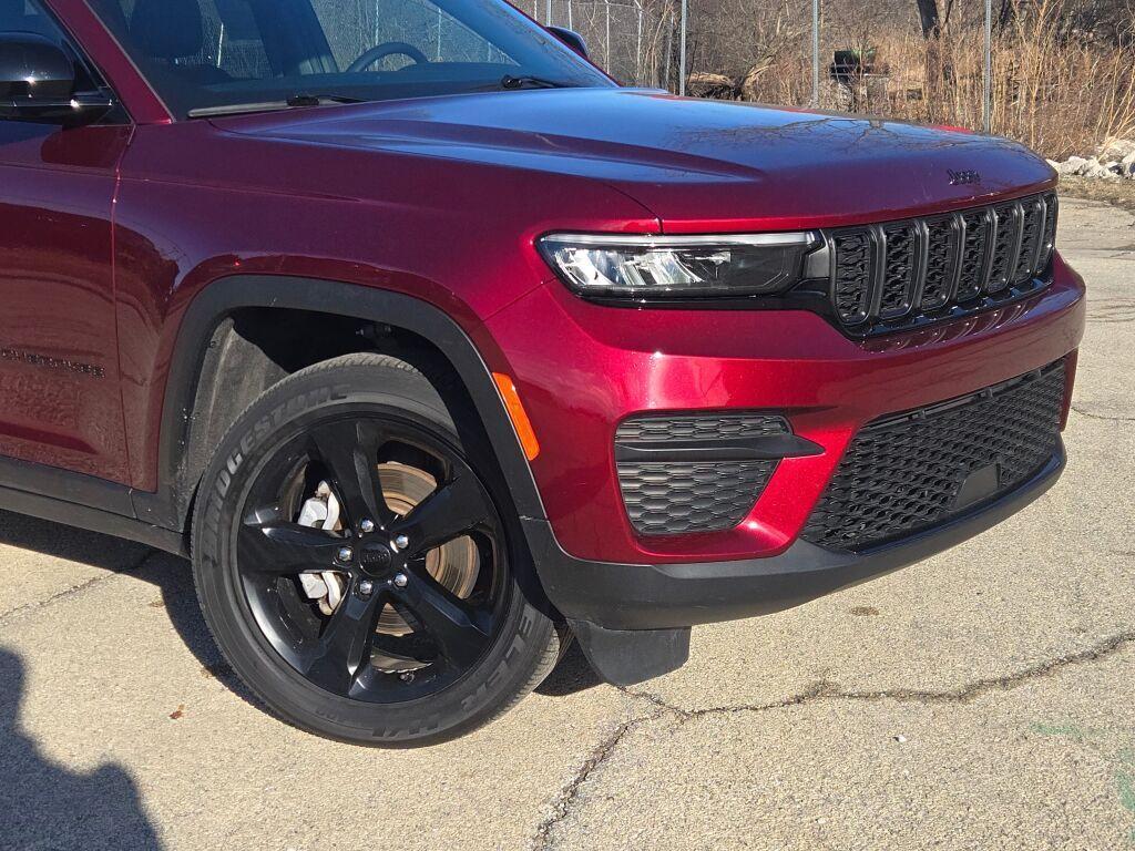 used 2023 Jeep Grand Cherokee car, priced at $28,846