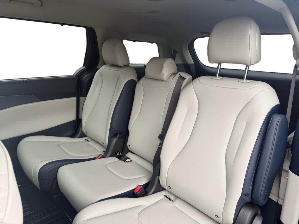 new 2026 Kia Carnival Hybrid car, priced at $45,895