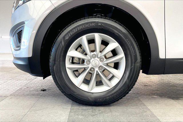 used 2018 Kia Sorento car, priced at $15,892