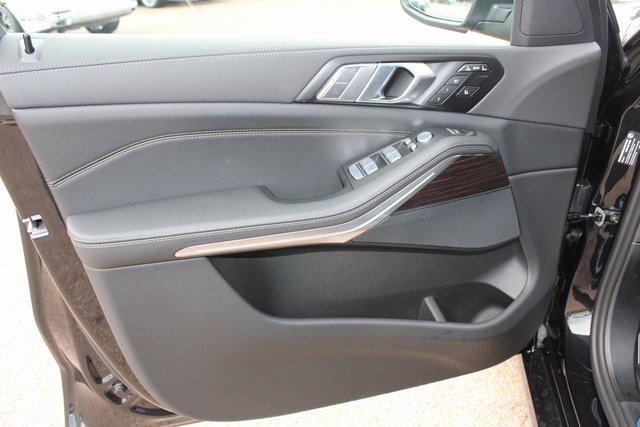 new 2026 BMW X7 car, priced at $91,085