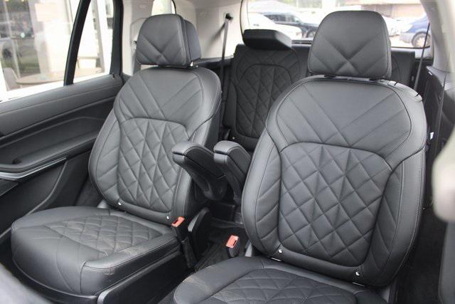 new 2026 BMW X7 car, priced at $91,085
