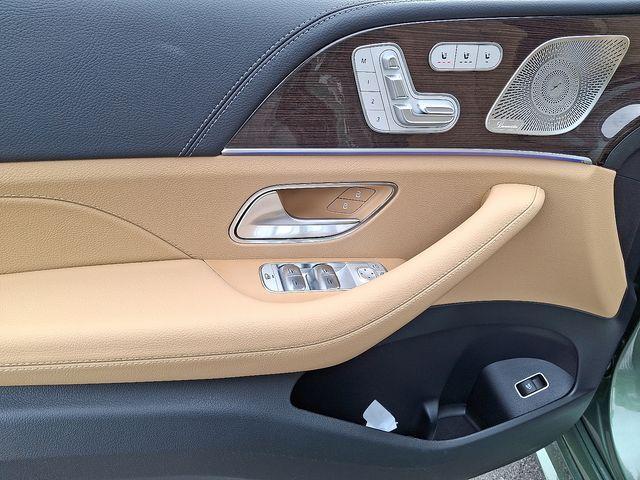 new 2025 Mercedes-Benz GLE 580 car, priced at $107,605