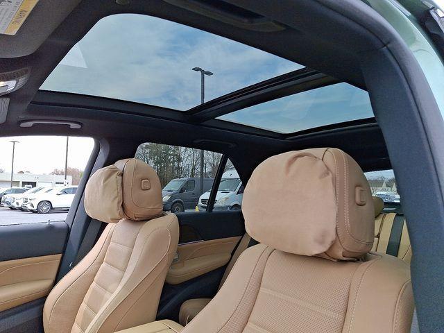 new 2025 Mercedes-Benz GLE 580 car, priced at $107,605