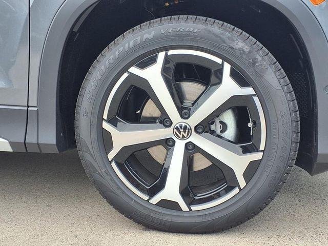 used 2025 Volkswagen Tiguan car, priced at $29,988