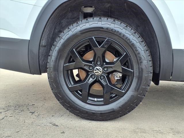 new 2025 Volkswagen Atlas car, priced at $41,888