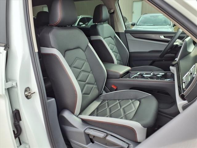 new 2025 Volkswagen Atlas car, priced at $41,888