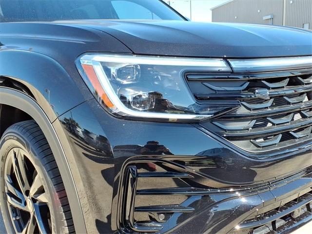 new 2026 Volkswagen Atlas Cross Sport car, priced at $49,861