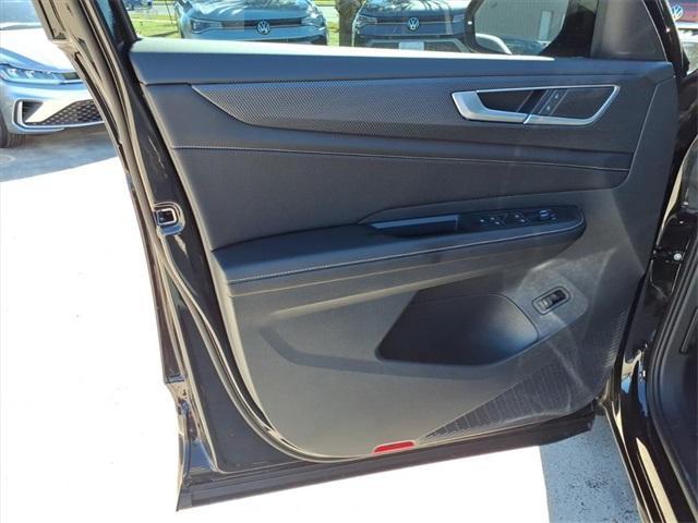 new 2026 Volkswagen Atlas Cross Sport car, priced at $49,861