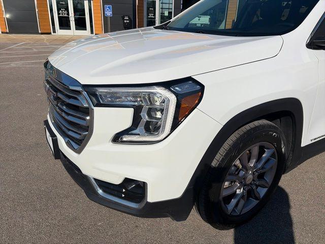 Summit White 2023 GMC Terrain SLT
