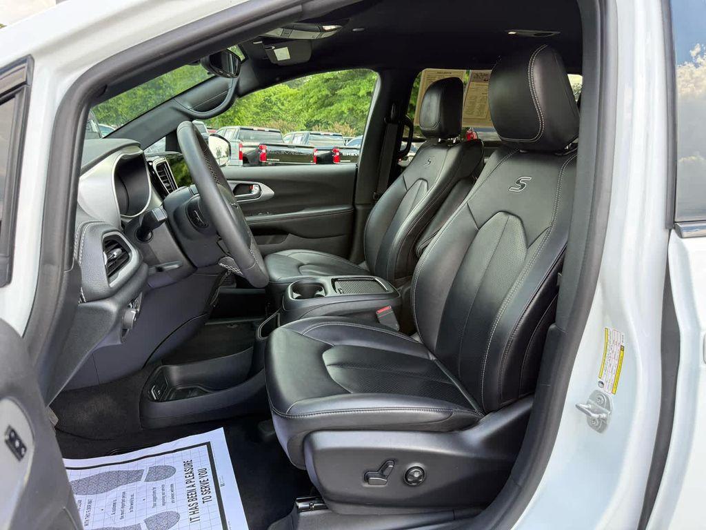 used 2024 Chrysler Pacifica Hybrid car, priced at $27,500