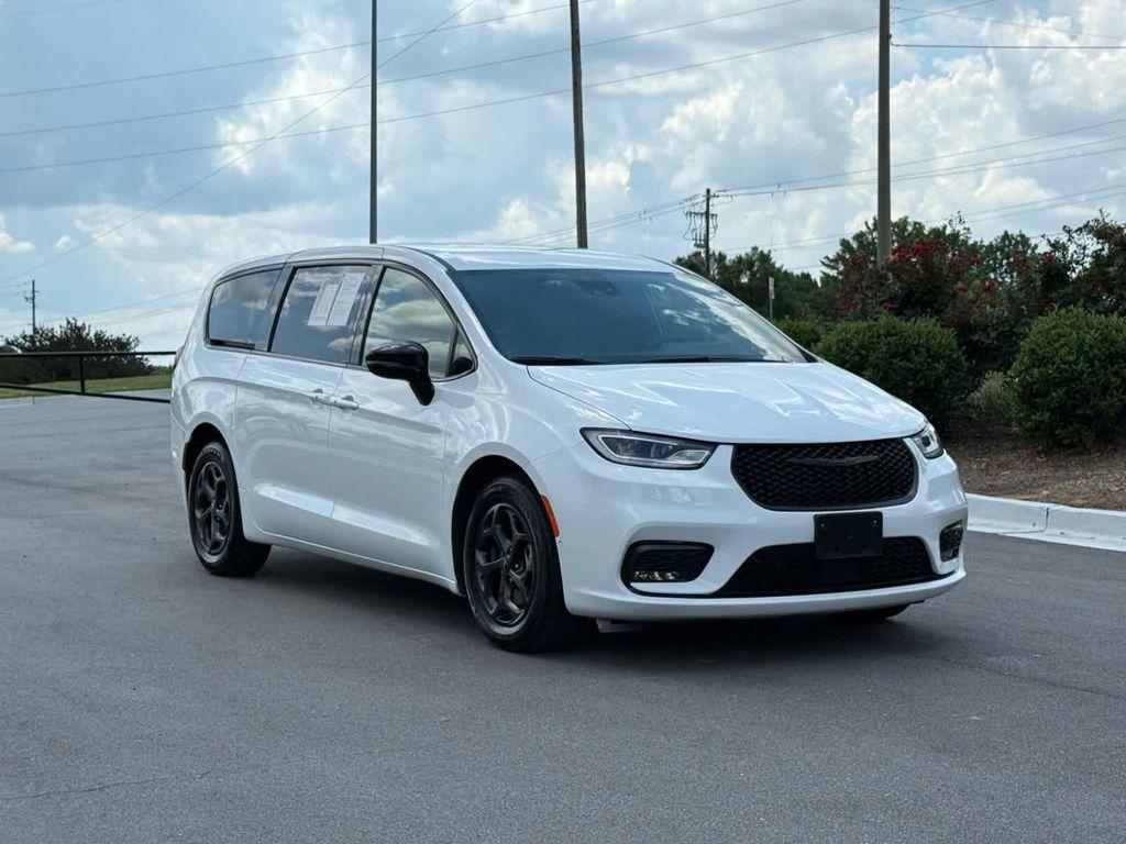 used 2024 Chrysler Pacifica Hybrid car, priced at $27,500