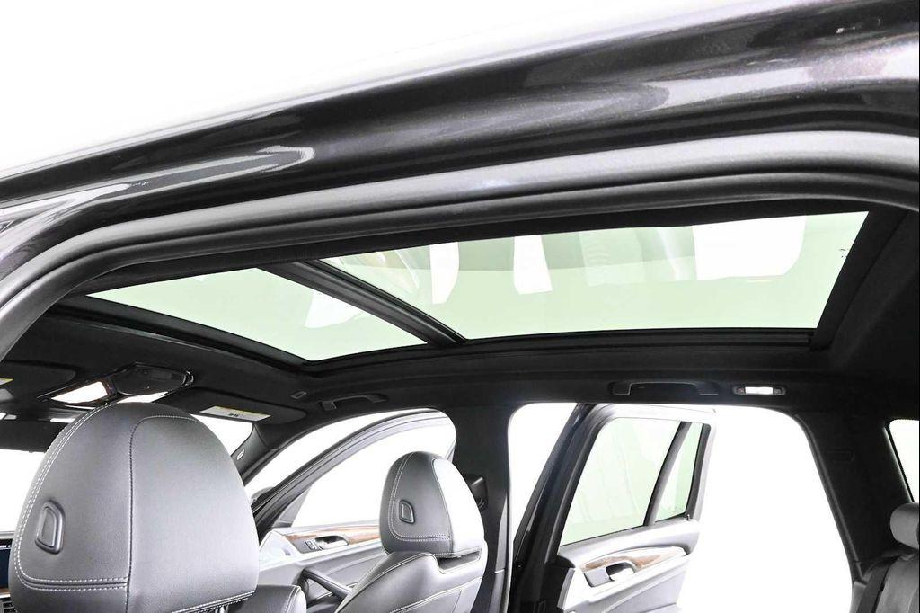 BMW X3 view 5