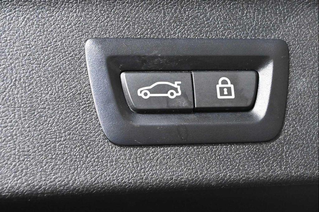 BMW X3 view 11