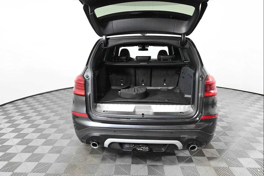 BMW X3 view 10