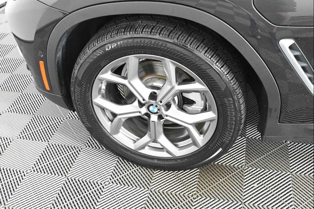 BMW X3 view 34