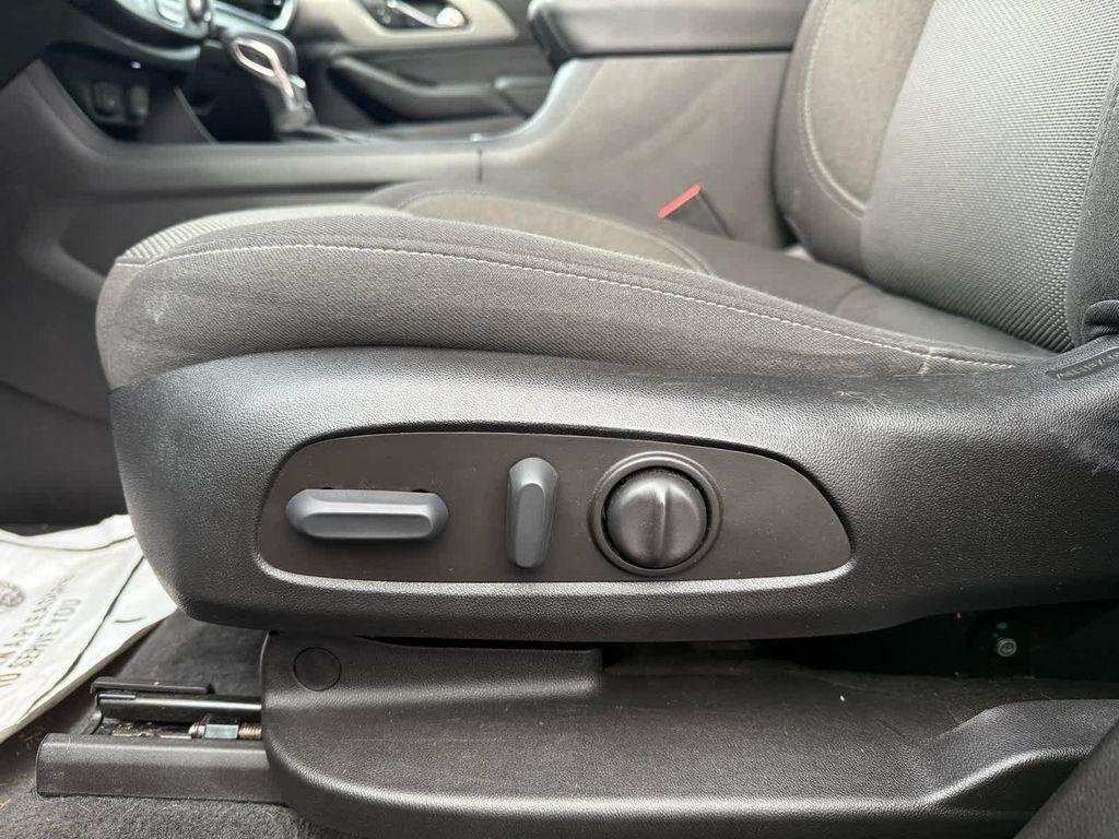 used 2023 Chevrolet Traverse car, priced at $22,900