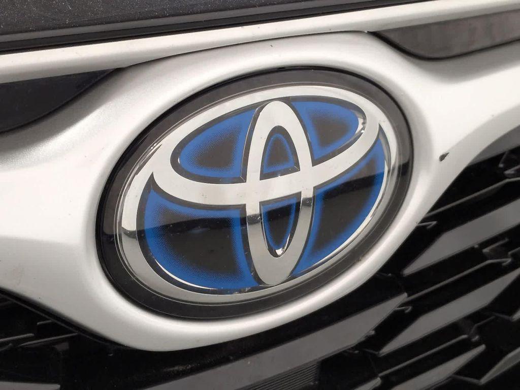 used 2021 Toyota Highlander Hybrid car, priced at $29,500