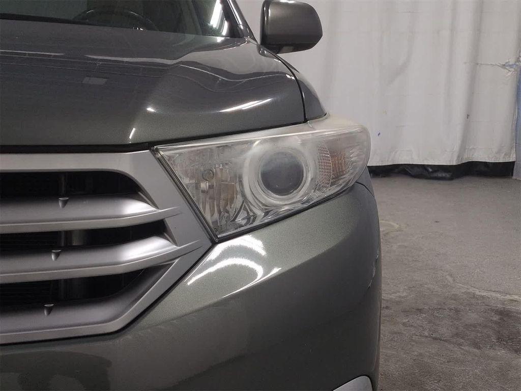 used 2013 Toyota Highlander car, priced at $13,495