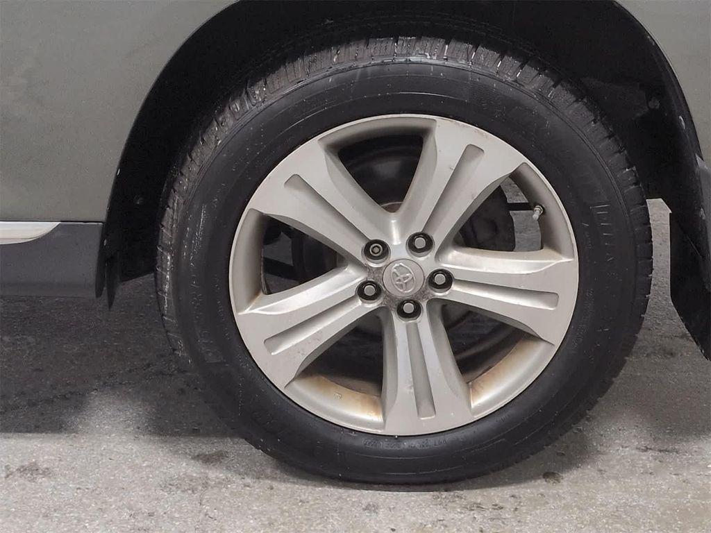 used 2013 Toyota Highlander car, priced at $13,495