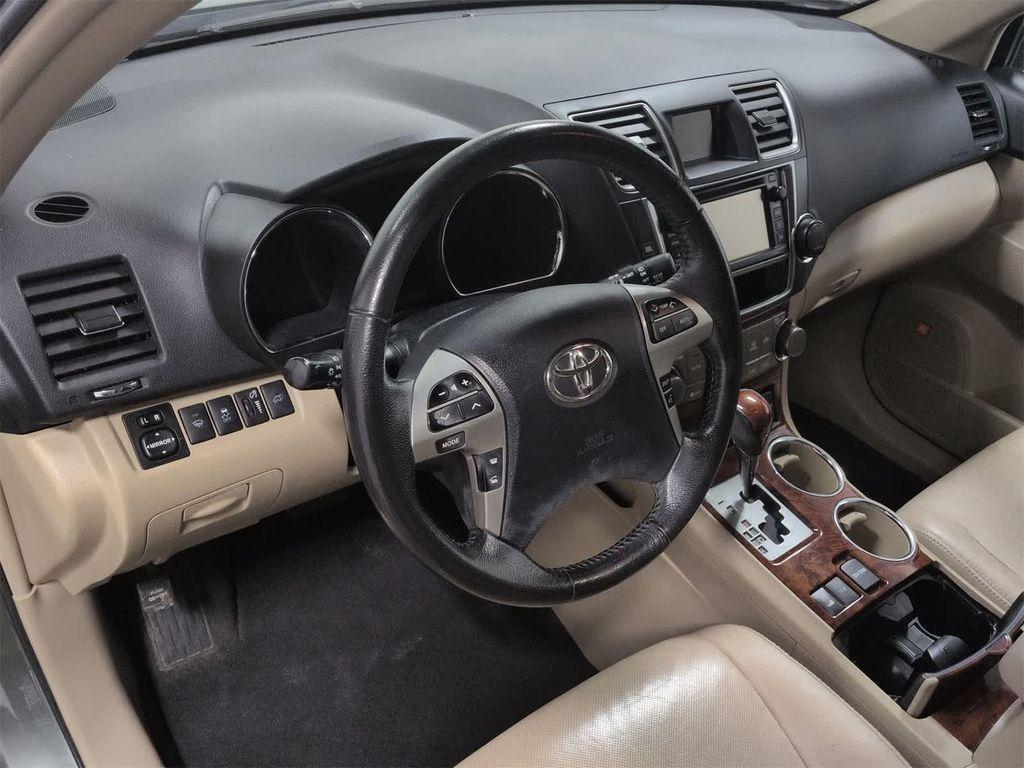 used 2013 Toyota Highlander car, priced at $13,495
