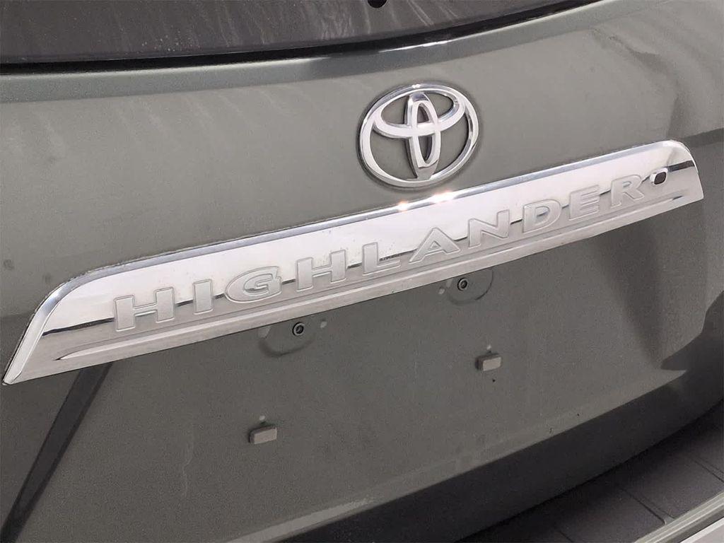 used 2013 Toyota Highlander car, priced at $13,495