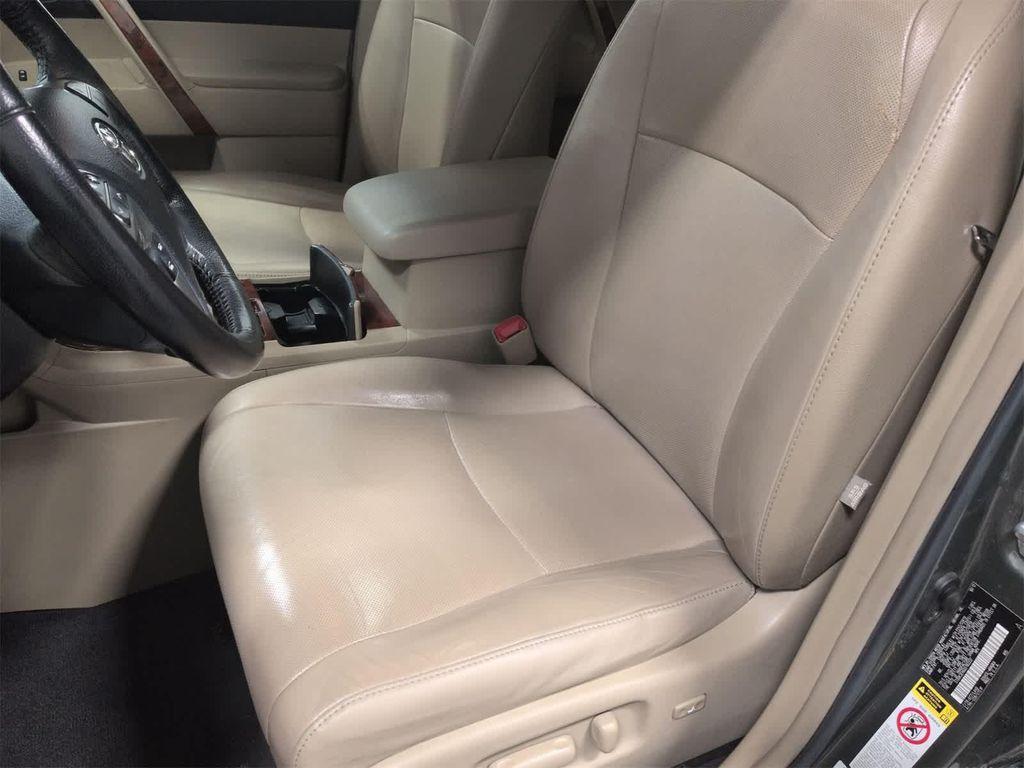 used 2013 Toyota Highlander car, priced at $13,495