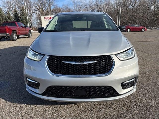 used 2024 Chrysler Pacifica car, priced at $28,293