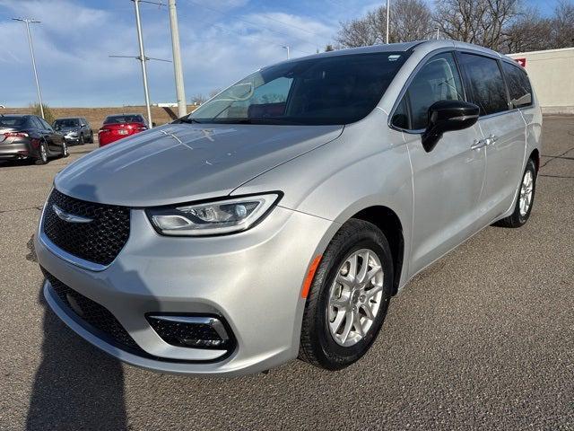 used 2024 Chrysler Pacifica car, priced at $28,293