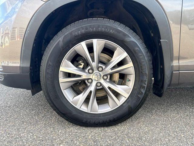 used 2015 Toyota Highlander car, priced at $15,340