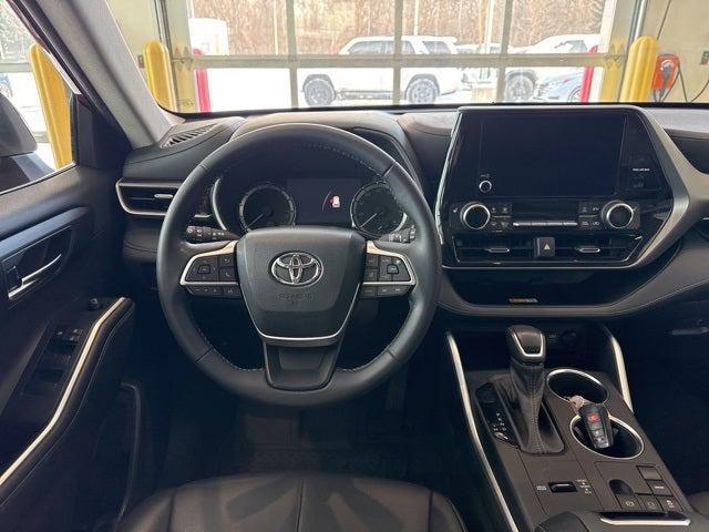 used 2023 Toyota Highlander car, priced at $32,990