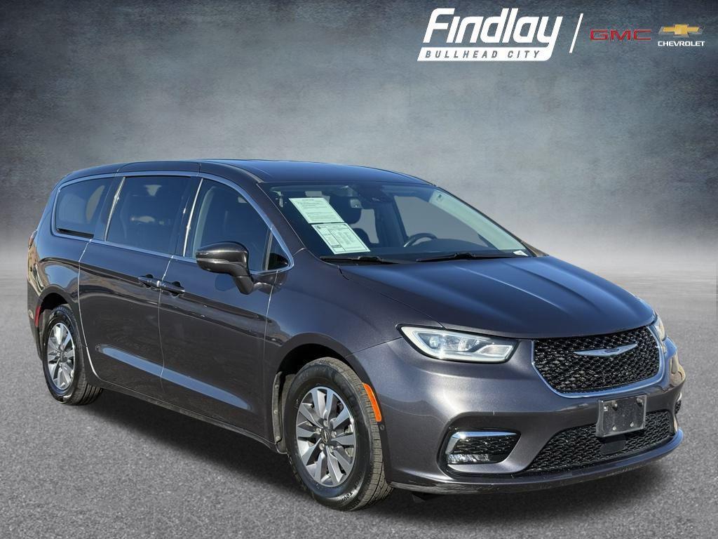 used 2022 Chrysler Pacifica Hybrid car, priced at $23,918