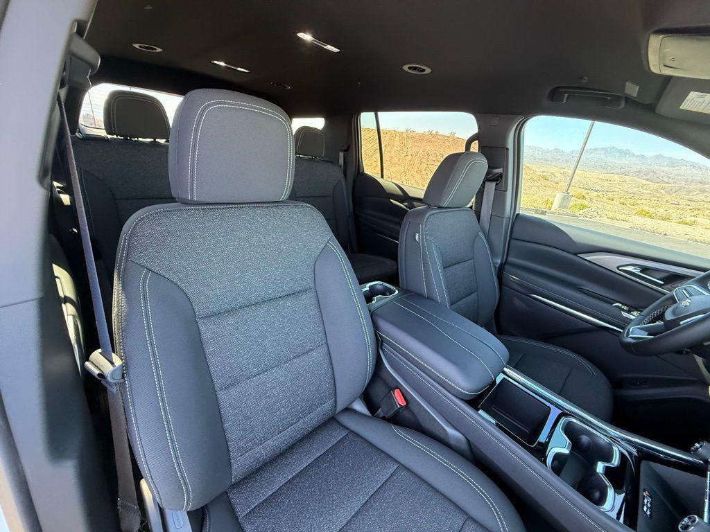 new 2026 Chevrolet Traverse car, priced at $43,569