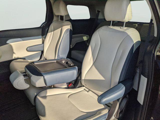 new 2026 Kia Carnival Hybrid car, priced at $40,522