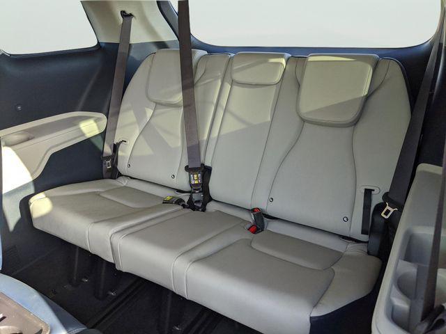 new 2026 Kia Carnival Hybrid car, priced at $40,522