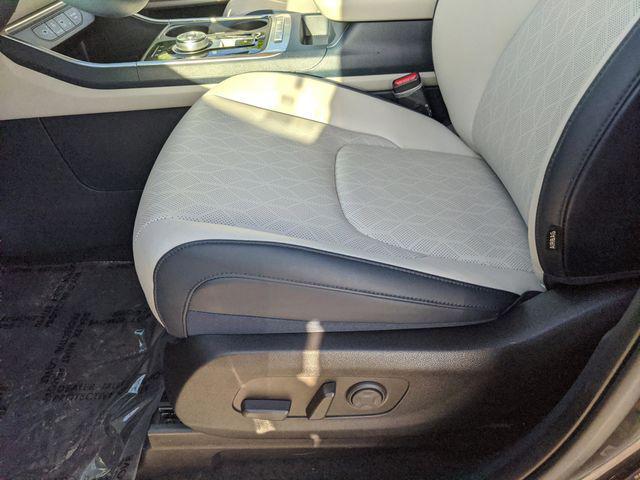 new 2026 Kia Carnival Hybrid car, priced at $40,522