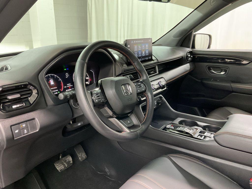 used 2025 Honda Pilot car, priced at $41,990