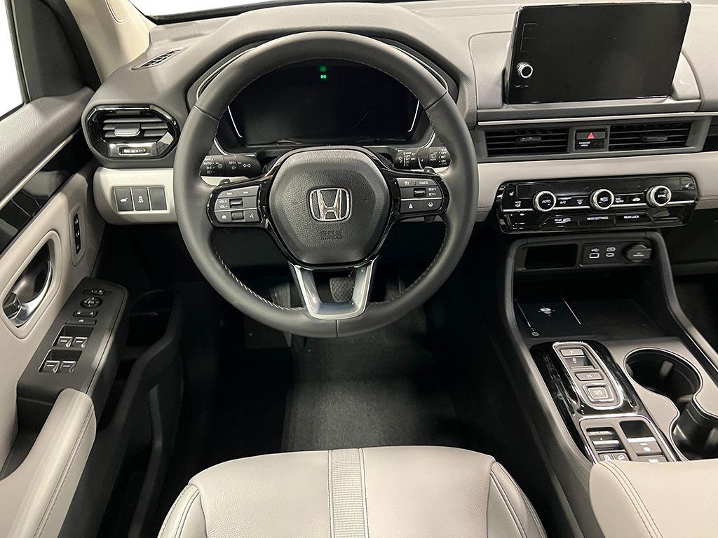 new 2025 Honda Pilot car, priced at $47,095