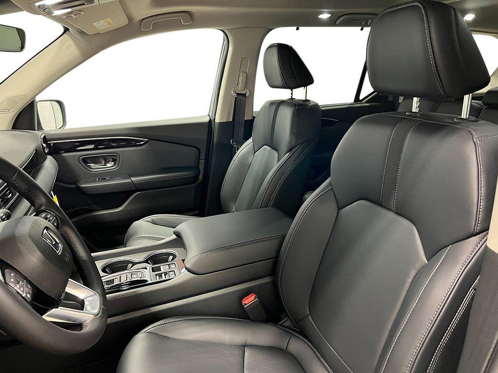 new 2025 Honda Pilot car, priced at $51,095
