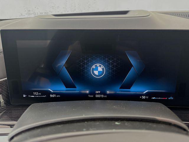 new 2026 BMW X7 car, priced at $100,365