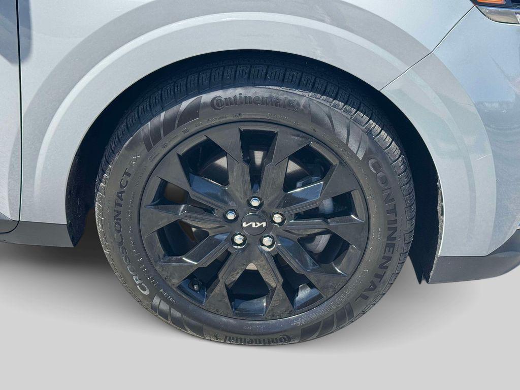 used 2023 Kia Carnival car, priced at $37,675