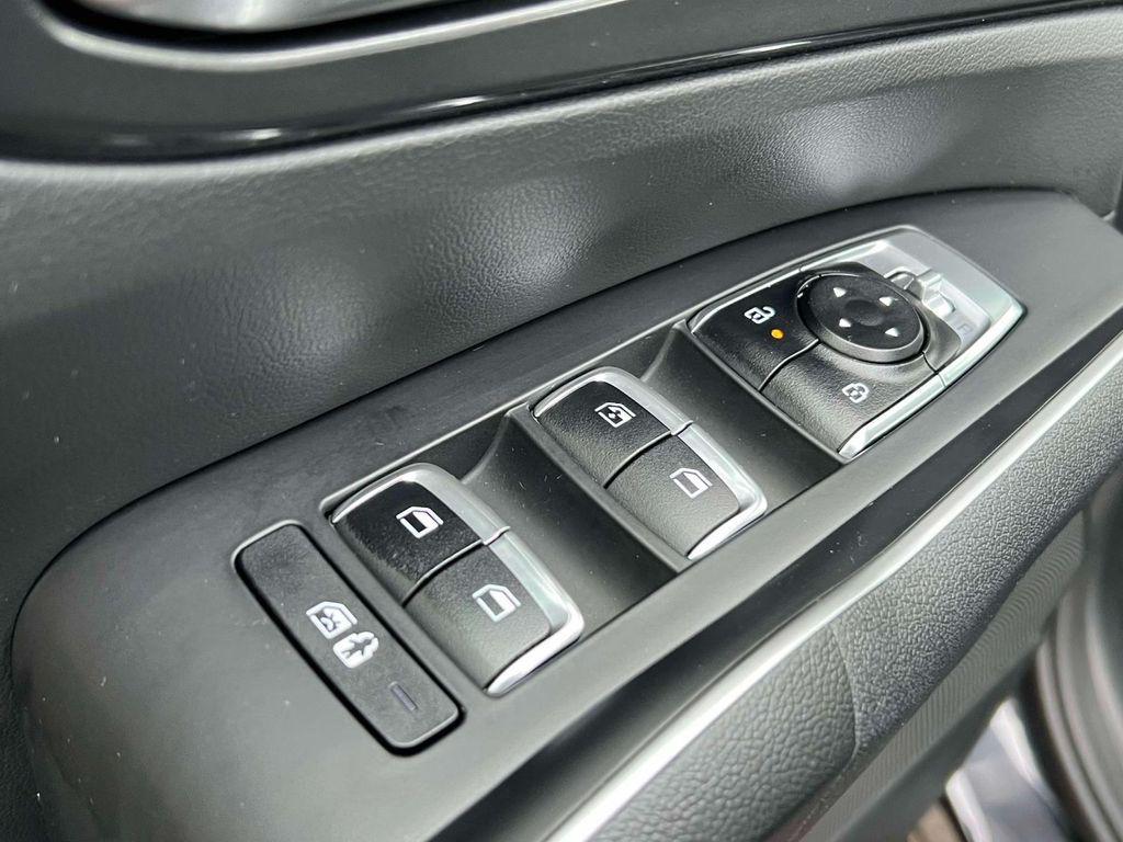 used 2025 Kia Sorento car, priced at $28,888