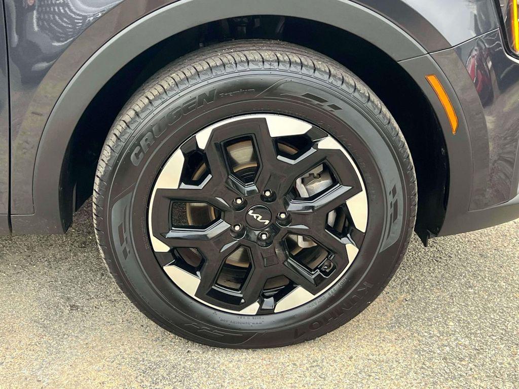 used 2025 Kia Sorento car, priced at $28,888