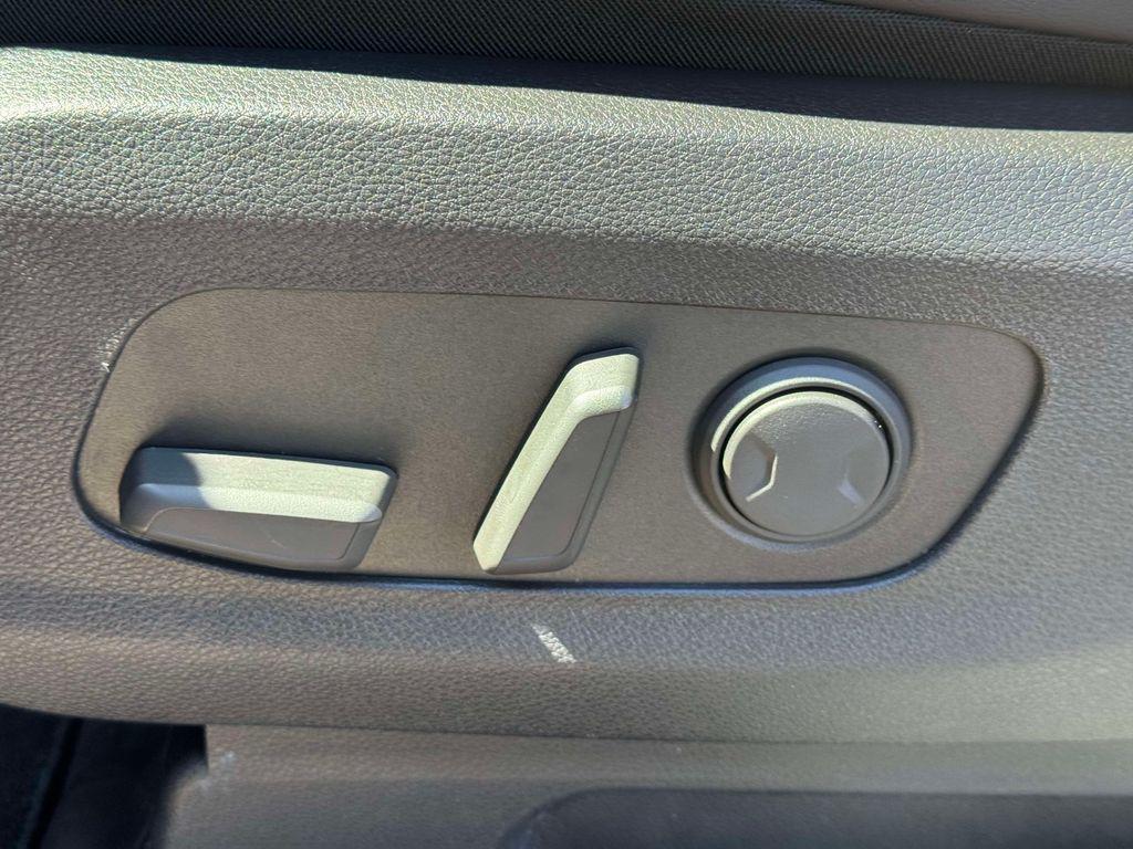 used 2024 Kia Carnival car, priced at $29,675