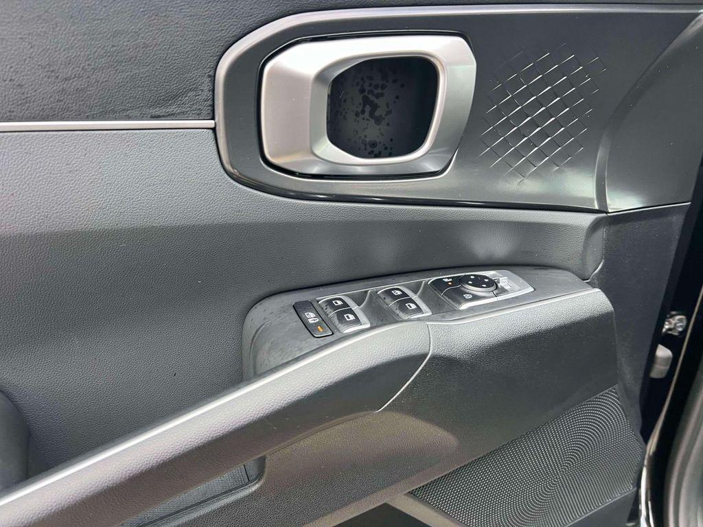 used 2025 Kia Sorento car, priced at $28,888