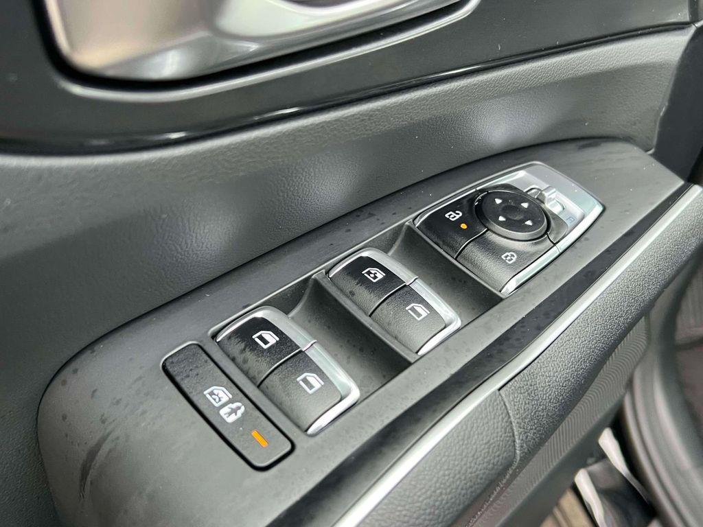 used 2025 Kia Sorento car, priced at $28,888